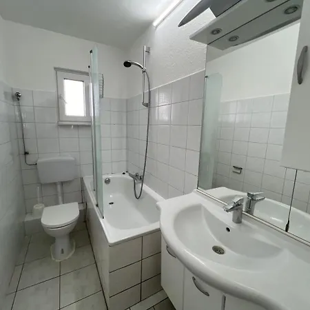 Schoene Mit 3 Zimmern *