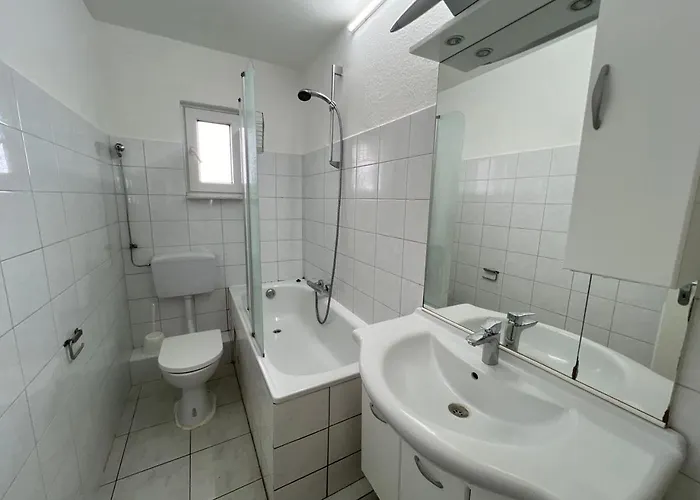 Schoene Mit 3 Zimmern *